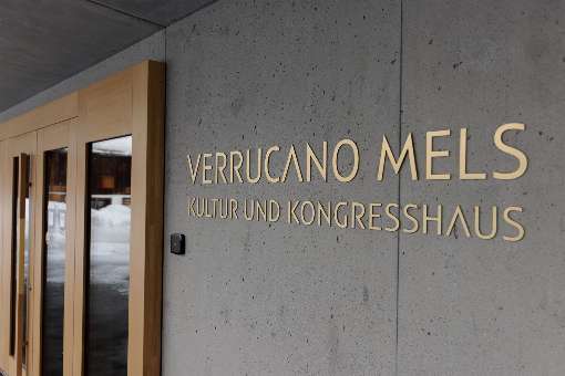 Photo 1: The entrance area of the